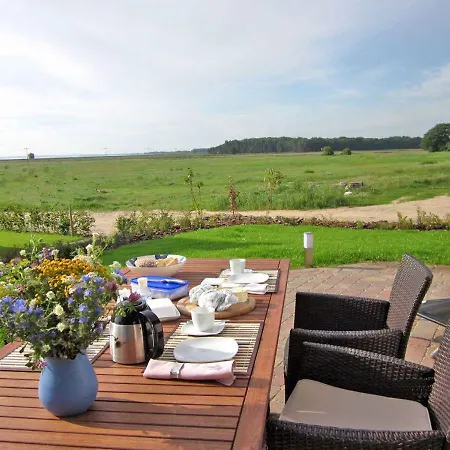 Ferienhaus Mit 3 Schlafraeumen Zin *