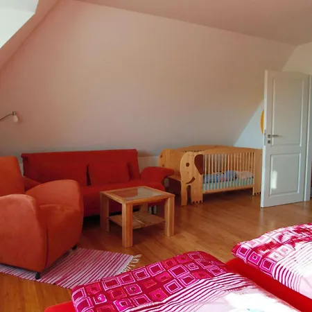펜션 Ferienhaus Mit 3 Schlafraeumen Zin *